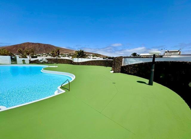 Lovely Villa Nico Playa Blanca, Hot Tub, Communal Pool Exterior photo